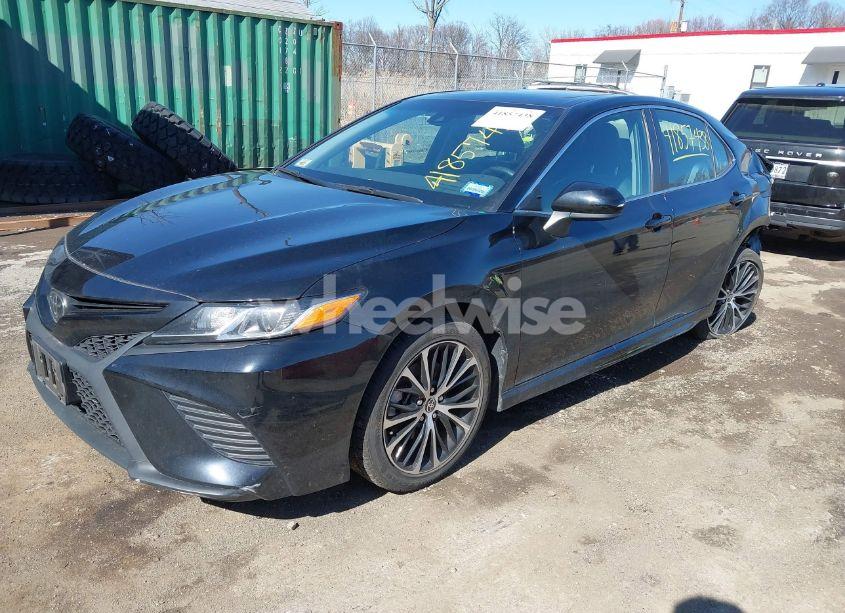 Photo 2 of 2020 Toyota Camry SE (VIN 4T1G11AK6LU953953)