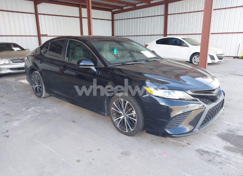 2020 Toyota Camry SE (VIN 4T1G11AK6LU982465) main photo