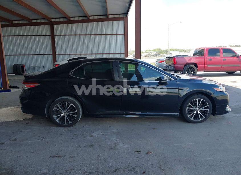 Photo 13 of 2020 Toyota Camry SE (VIN 4T1G11AK6LU982465)