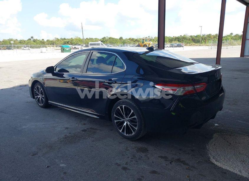 Photo 3 of 2020 Toyota Camry SE (VIN 4T1G11AK6LU982465)