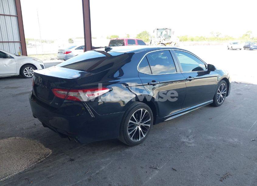 Photo 4 of 2020 Toyota Camry SE (VIN 4T1G11AK6LU982465)