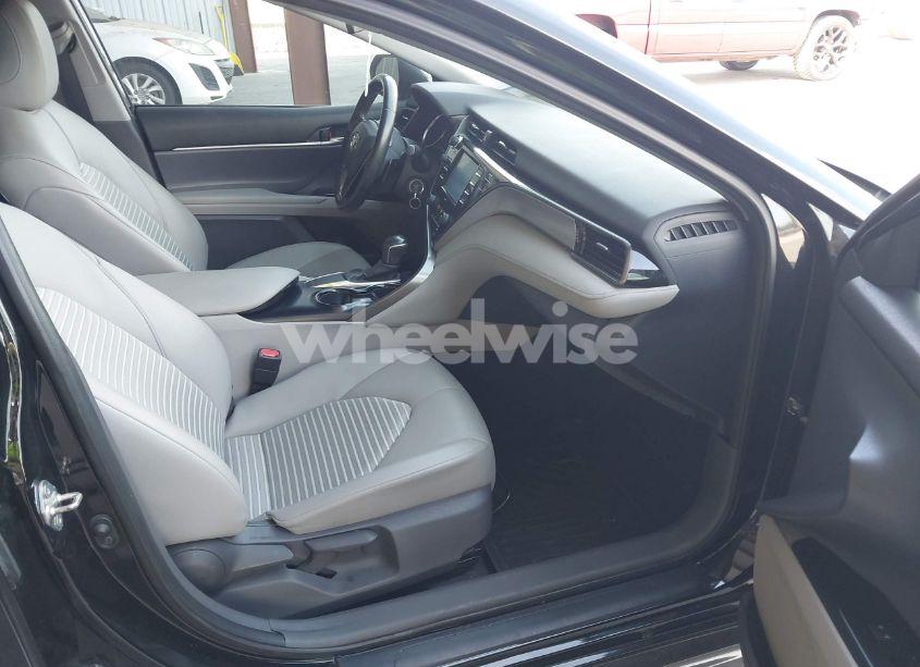 Photo 5 of 2020 Toyota Camry SE (VIN 4T1G11AK6LU982465)