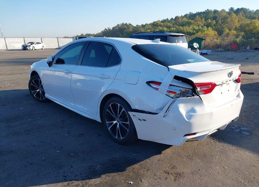 Photo 3 of 2020 Toyota Camry SE (VIN 4T1G11AK6LU987990)