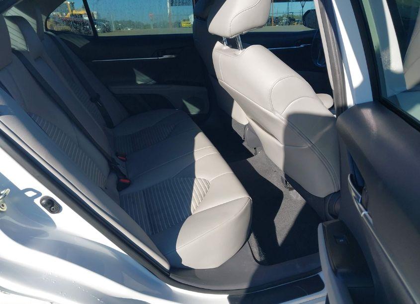 Photo 8 of 2020 Toyota Camry SE (VIN 4T1G11AK6LU987990)