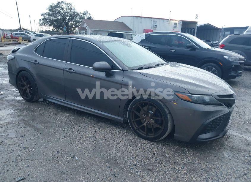 2021 Toyota Camry SE/SE NIGHTSHADE EDITION (VIN 4T1G11AK6MU411012) main photo