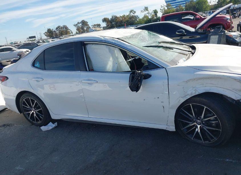 Photo 13 of 2021 Toyota Camry SE (VIN 4T1G11AK6MU418638)