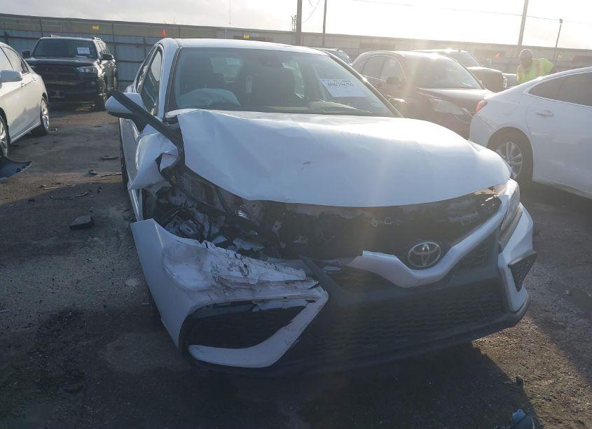 2021 Toyota Camry SE (VIN 4T1G11AK6MU427355) main photo