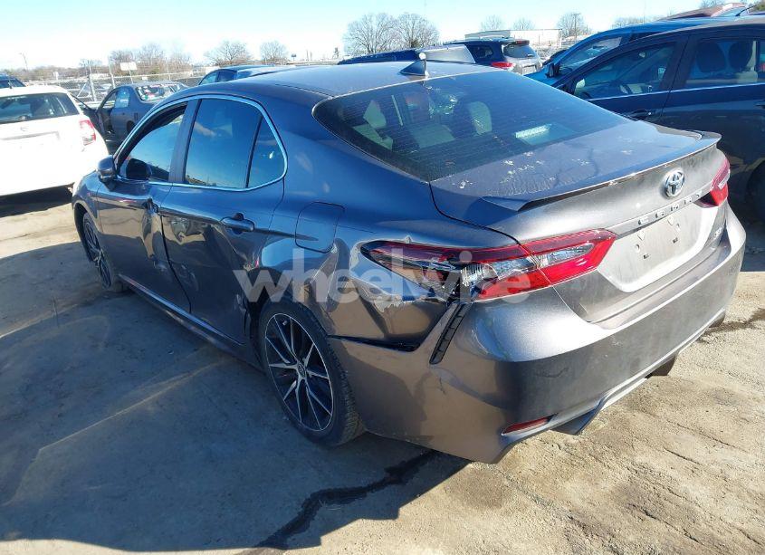 Photo 3 of 2021 Toyota Camry SE (VIN 4T1G11AK6MU475826)