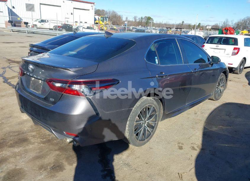 Photo 4 of 2021 Toyota Camry SE (VIN 4T1G11AK6MU475826)
