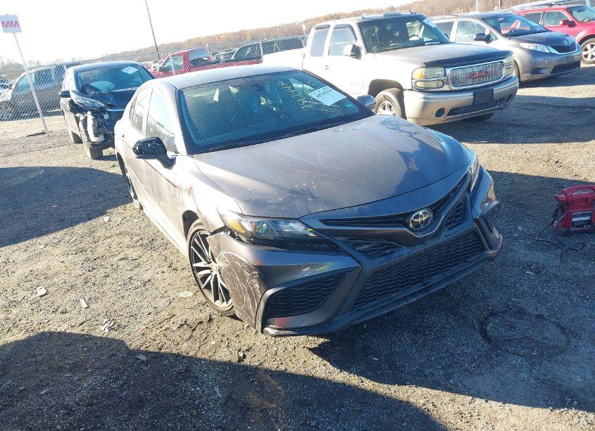 2021 Toyota Camry SE (VIN 4T1G11AK6MU480475) main photo