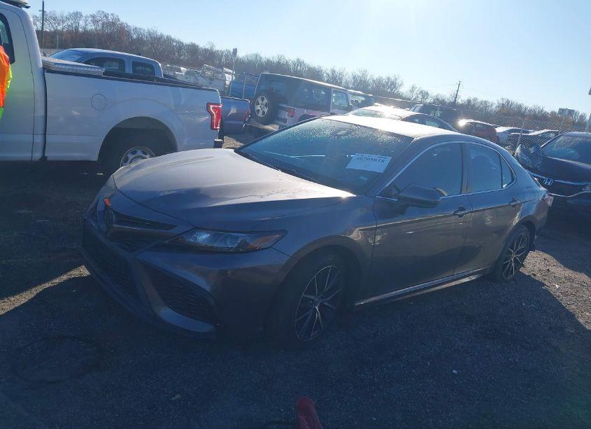 Photo 2 of 2021 Toyota Camry SE (VIN 4T1G11AK6MU480475)