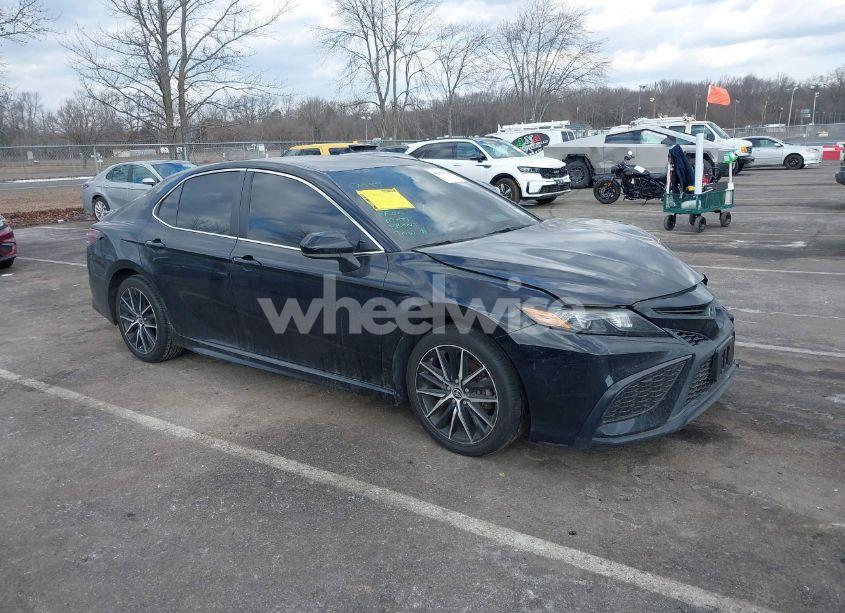 2021 Toyota Camry SE (VIN 4T1G11AK6MU488155) main photo