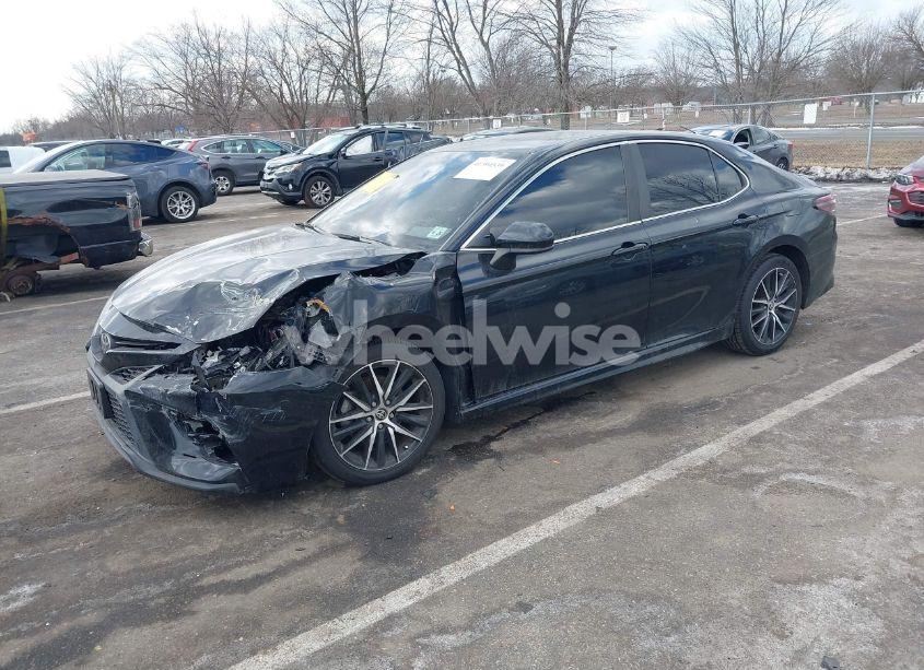 Photo 2 of 2021 Toyota Camry SE (VIN 4T1G11AK6MU488155)