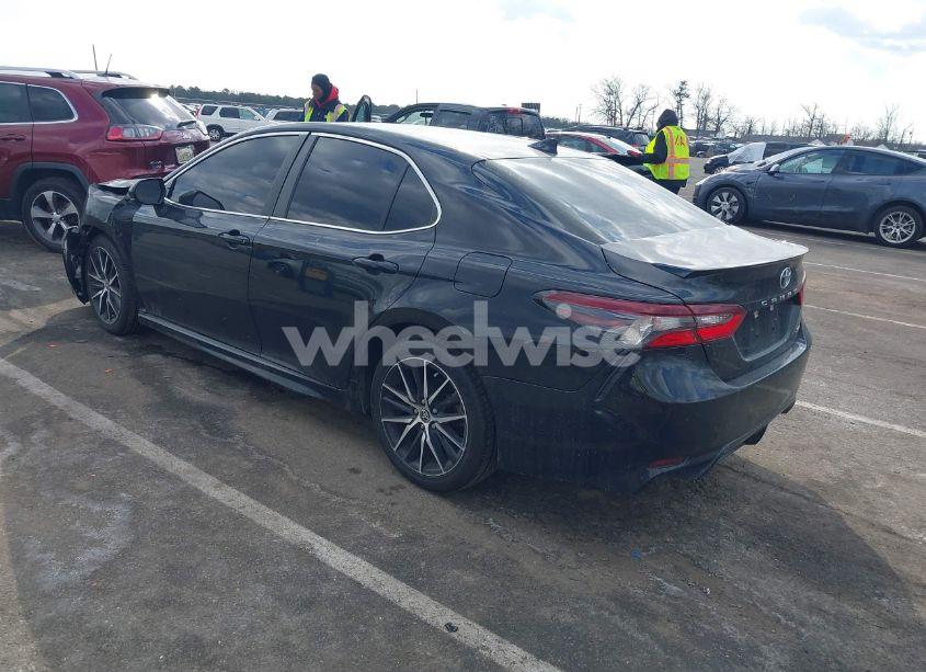 Photo 3 of 2021 Toyota Camry SE (VIN 4T1G11AK6MU488155)