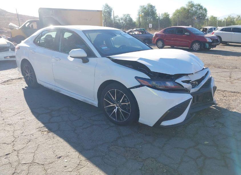 2021 Toyota Camry SE (VIN 4T1G11AK6MU490343) main photo