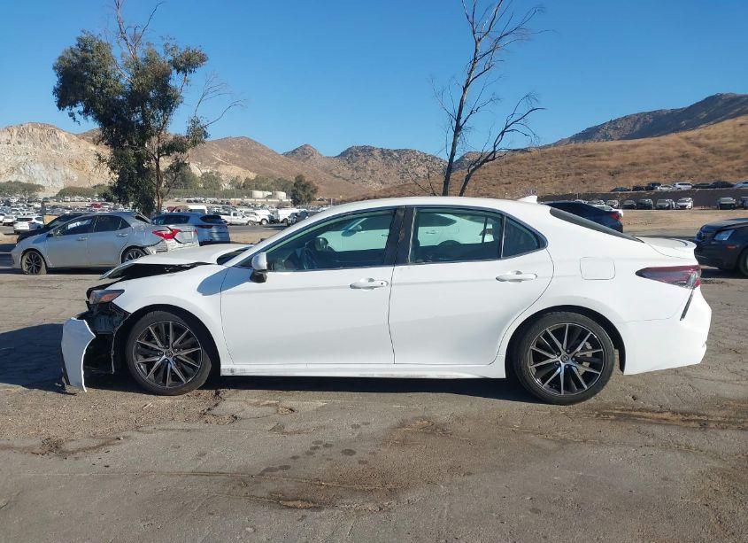 Photo 15 of 2021 Toyota Camry SE (VIN 4T1G11AK6MU490343)