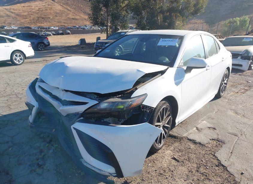Photo 2 of 2021 Toyota Camry SE (VIN 4T1G11AK6MU490343)