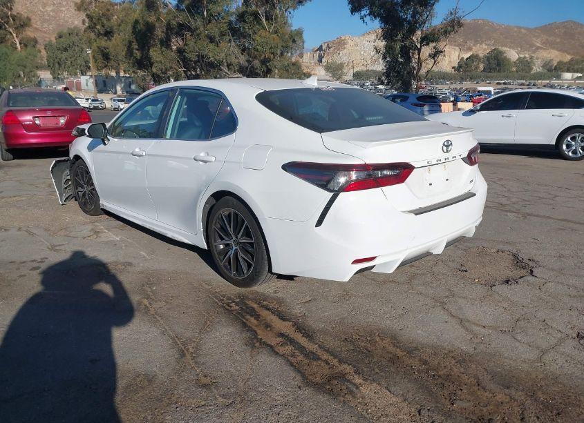 Photo 3 of 2021 Toyota Camry SE (VIN 4T1G11AK6MU490343)