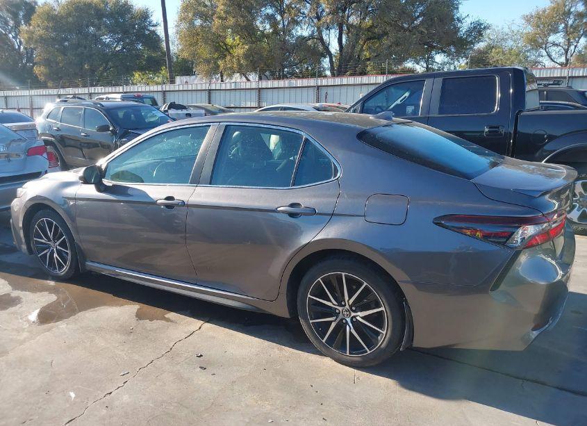 Photo 14 of 2021 Toyota Camry SE (VIN 4T1G11AK6MU512583)