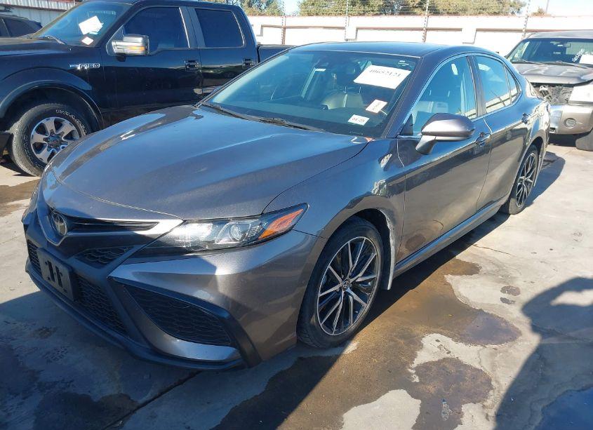 Photo 2 of 2021 Toyota Camry SE (VIN 4T1G11AK6MU512583)