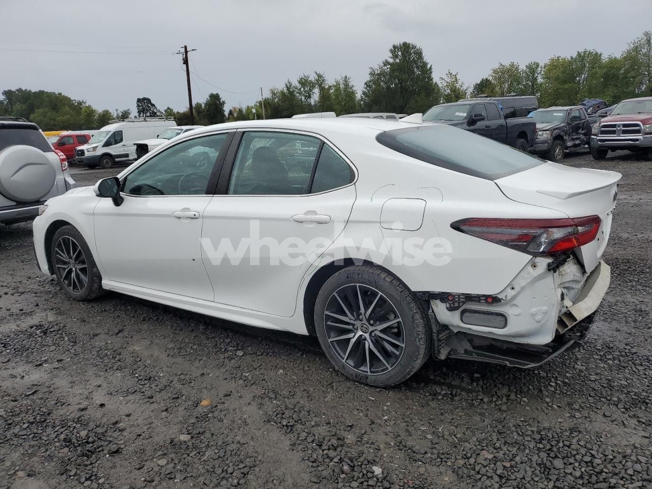 Photo 2 of 2021 TOYOTA CAMRY SE (VIN 4T1G11AK6MU516326)