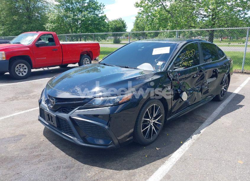 Photo 2 of 2021 Toyota Camry SE (VIN 4T1G11AK6MU516682)