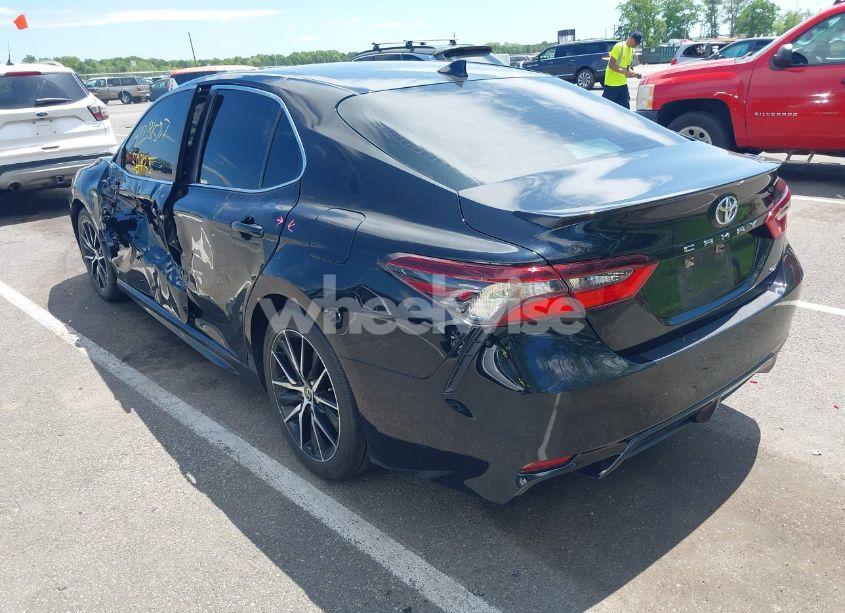Photo 3 of 2021 Toyota Camry SE (VIN 4T1G11AK6MU516682)