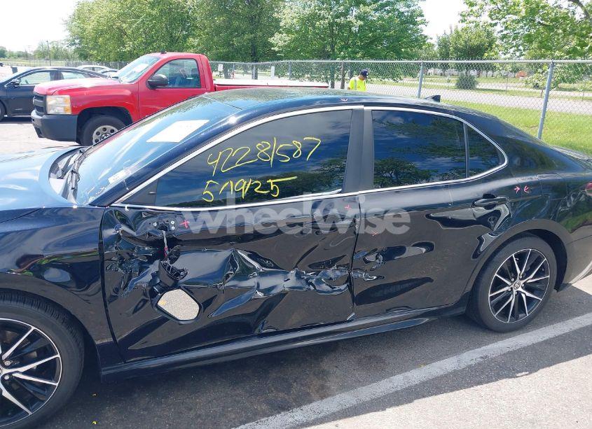 Photo 6 of 2021 Toyota Camry SE (VIN 4T1G11AK6MU516682)