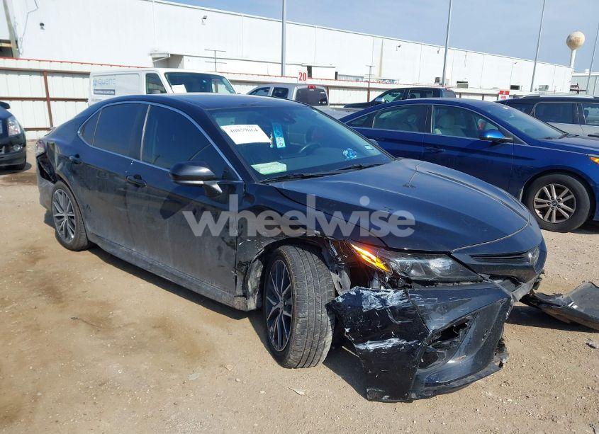 2021 Toyota Camry SE (VIN 4T1G11AK6MU529206) main photo