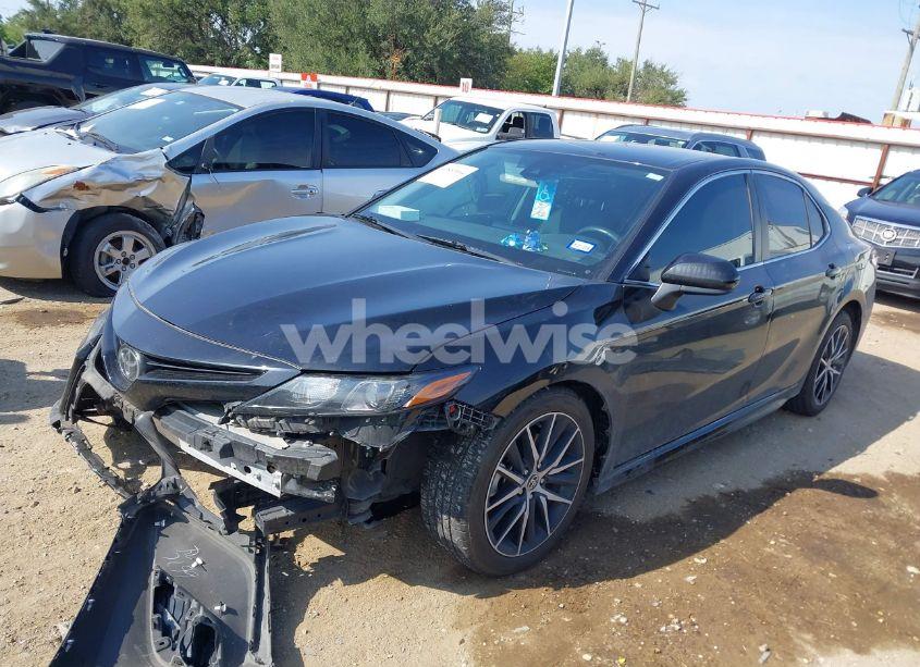 Photo 2 of 2021 Toyota Camry SE (VIN 4T1G11AK6MU529206)