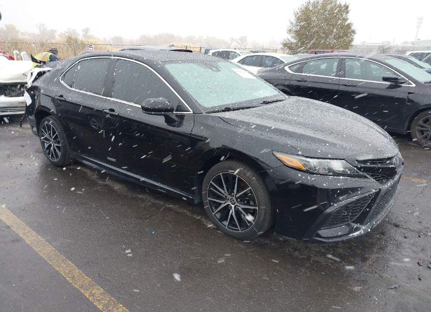 2021 Toyota Camry SE (VIN 4T1G11AK6MU539895) main photo