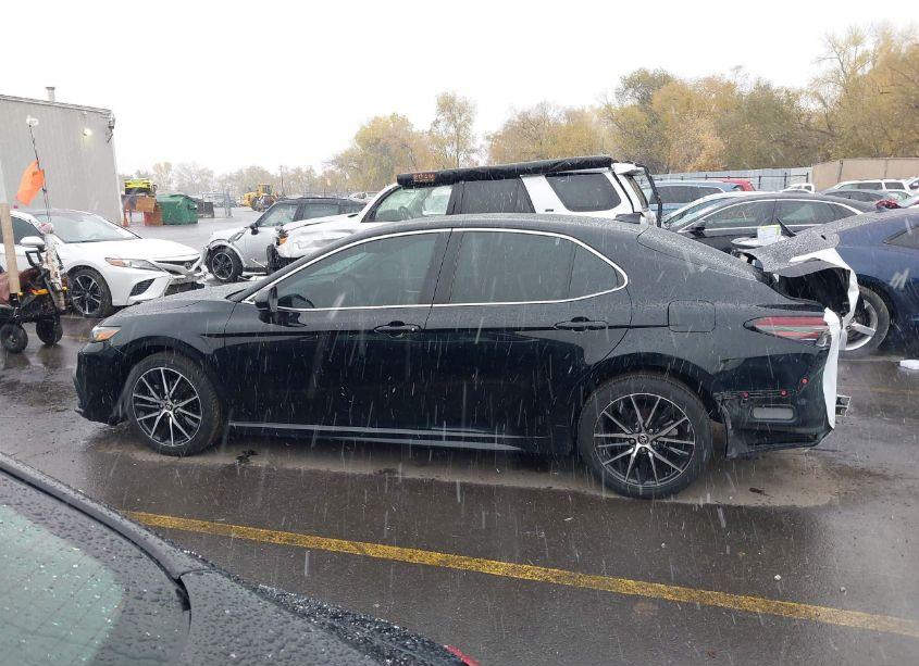 Photo 14 of 2021 Toyota Camry SE (VIN 4T1G11AK6MU539895)