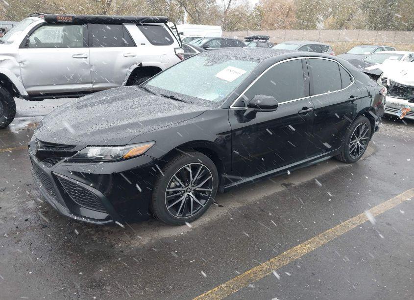 Photo 2 of 2021 Toyota Camry SE (VIN 4T1G11AK6MU539895)