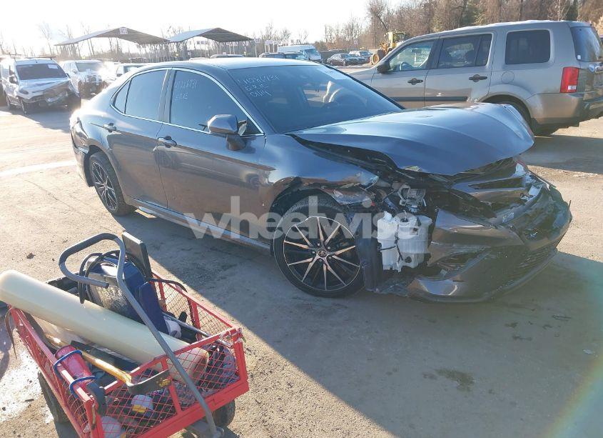 2021 Toyota Camry SE (VIN 4T1G11AK6MU574470) main photo
