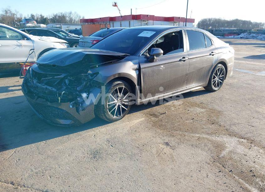 Photo 2 of 2021 Toyota Camry SE (VIN 4T1G11AK6MU574470)