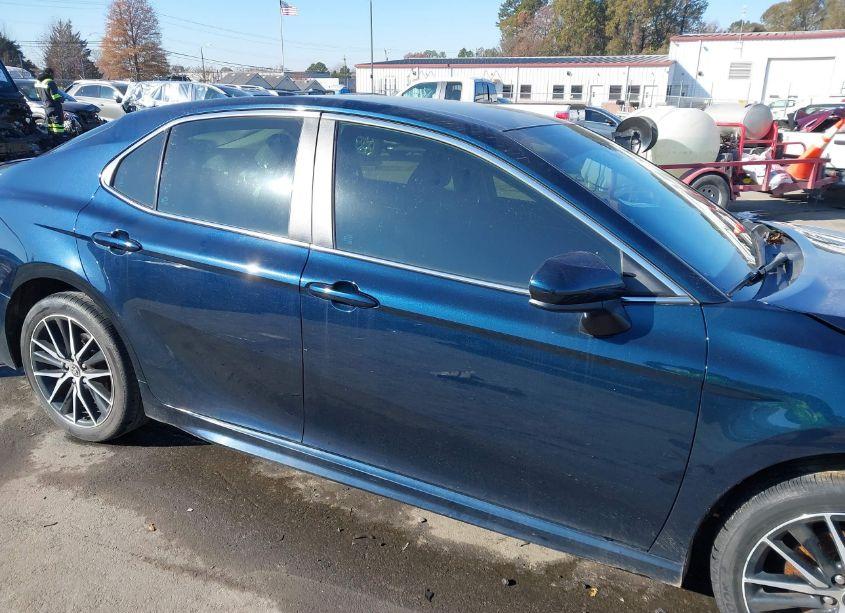 Photo 14 of 2021 Toyota Camry SE (VIN 4T1G11AK6MU595075)