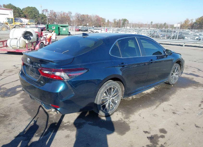Photo 4 of 2021 Toyota Camry SE (VIN 4T1G11AK6MU595075)