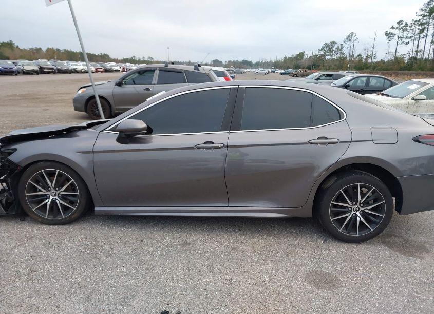 Photo 15 of 2021 Toyota Camry SE (VIN 4T1G11AK6MU596811)