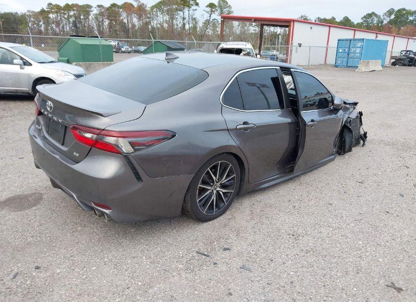 Photo 4 of 2021 Toyota Camry SE (VIN 4T1G11AK6MU596811)