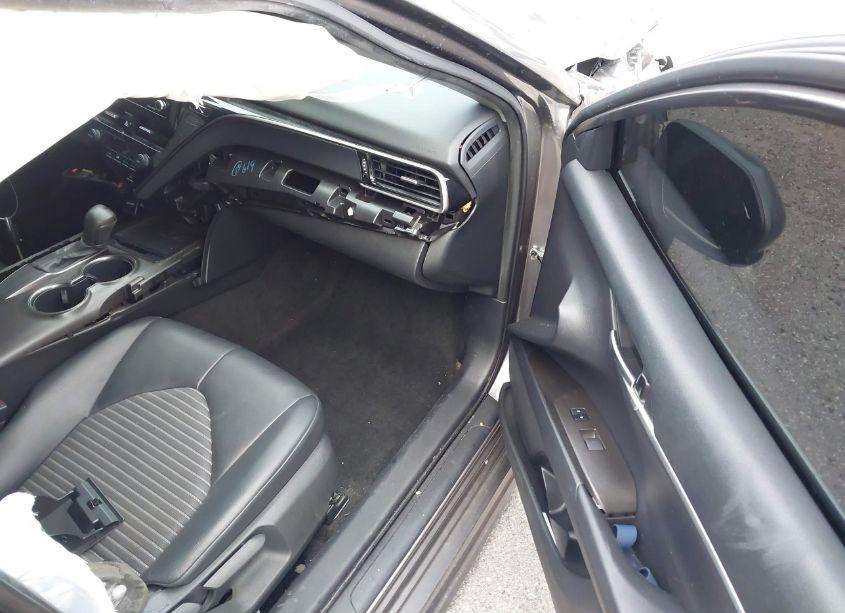 Photo 5 of 2021 Toyota Camry SE (VIN 4T1G11AK6MU596811)