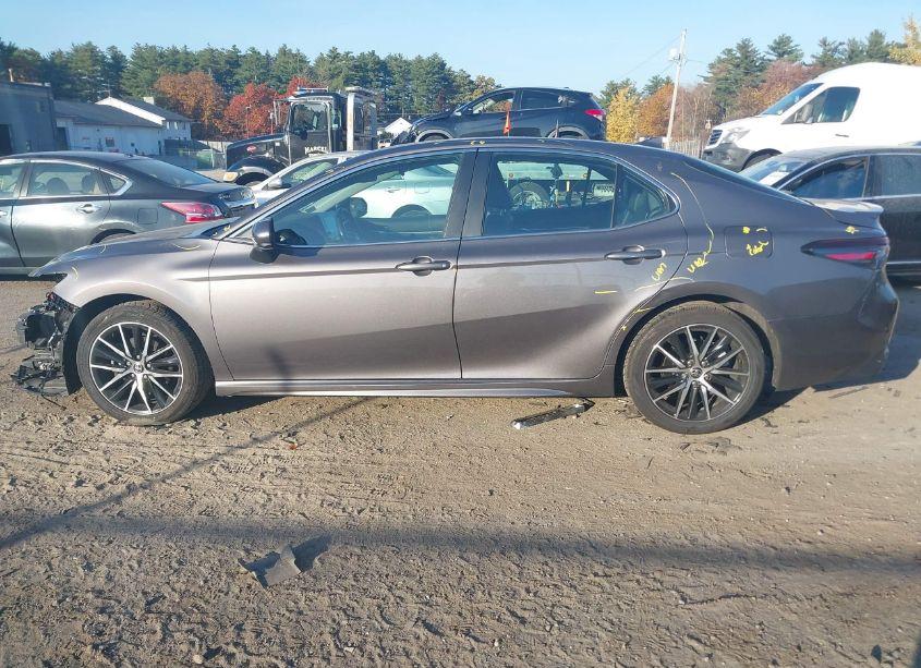 Photo 15 of 2021 Toyota Camry SE (VIN 4T1G11AK6MU614238)