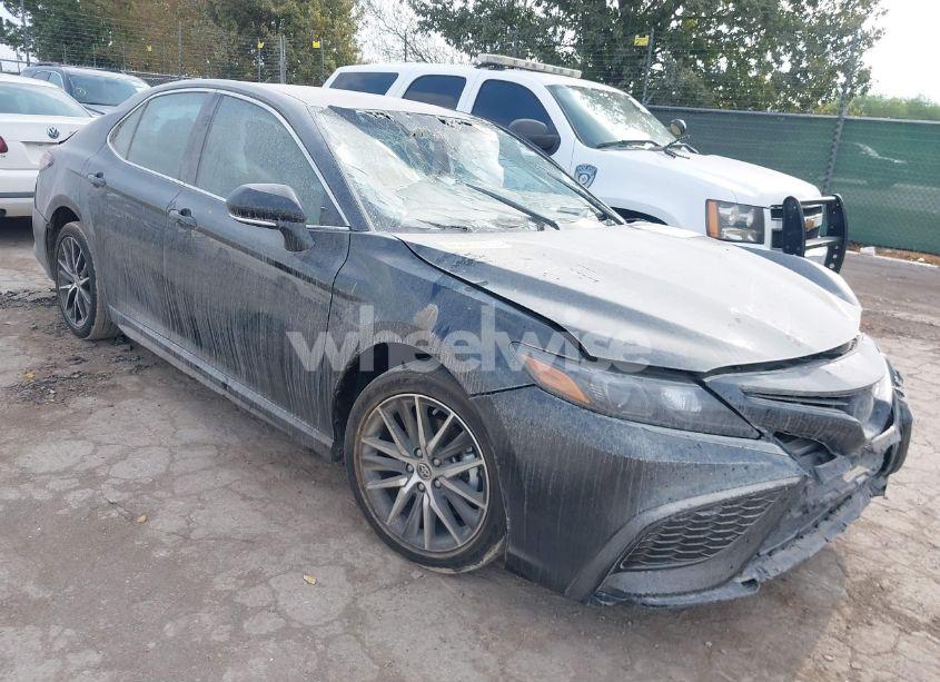 2022 Toyota Camry SE (VIN 4T1G11AK6NU003031) main photo