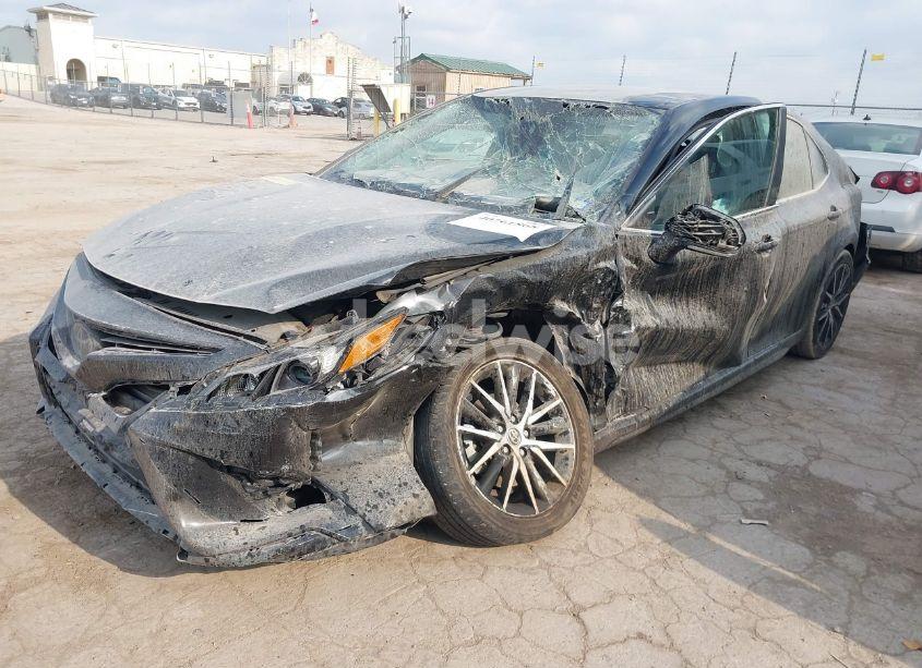 Photo 2 of 2022 Toyota Camry SE (VIN 4T1G11AK6NU003031)