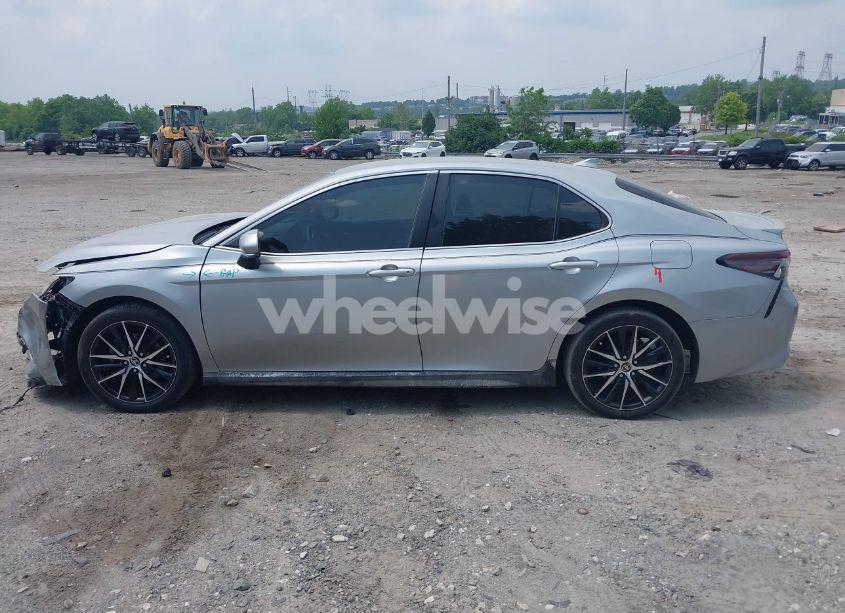Photo 14 of 2022 Toyota Camry SE (VIN 4T1G11AK6NU017656)