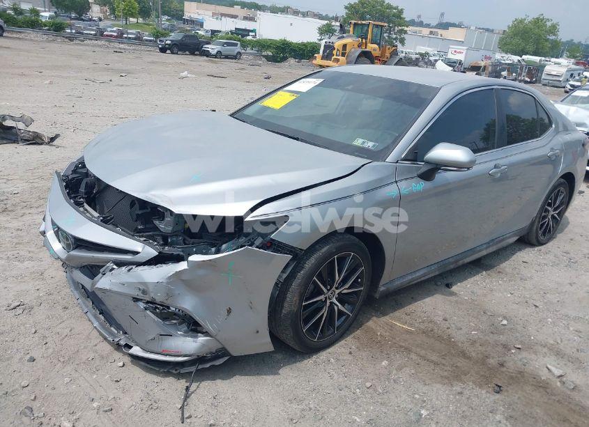 Photo 2 of 2022 Toyota Camry SE (VIN 4T1G11AK6NU017656)