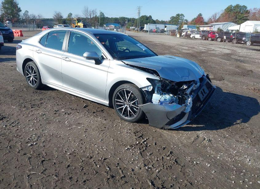 2022 Toyota Camry SE (VIN 4T1G11AK6NU040838) main photo