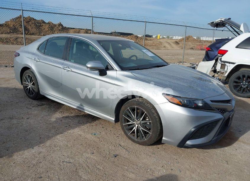 2022 Toyota Camry SE (VIN 4T1G11AK6NU056554) main photo