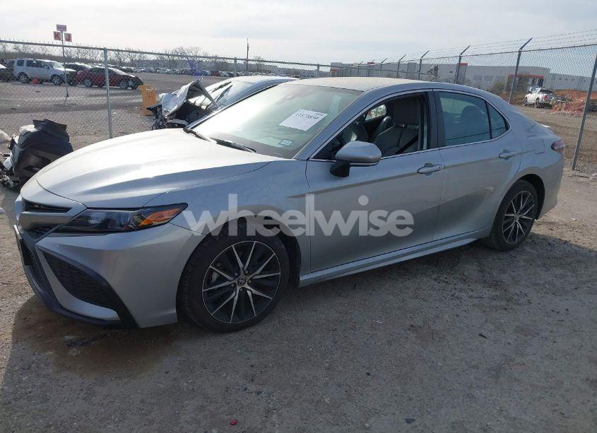 Photo 2 of 2022 Toyota Camry SE (VIN 4T1G11AK6NU056554)