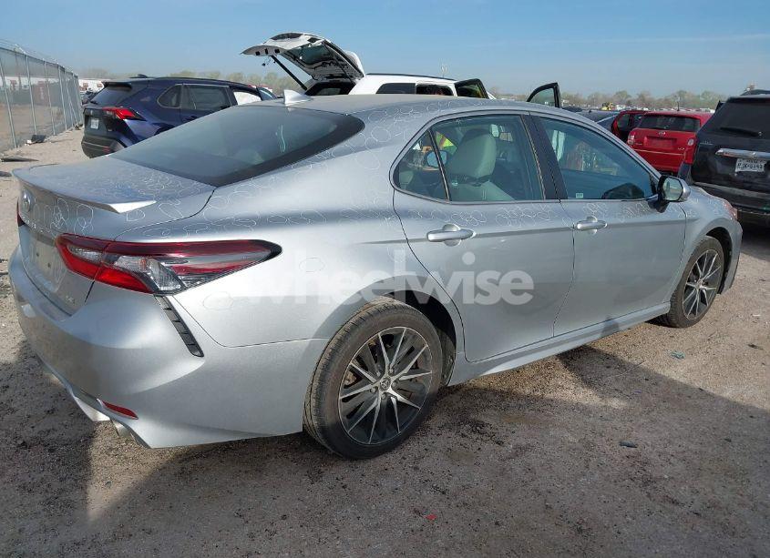 Photo 4 of 2022 Toyota Camry SE (VIN 4T1G11AK6NU056554)