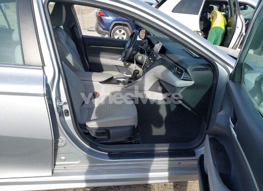 Photo 5 of 2022 Toyota Camry SE (VIN 4T1G11AK6NU056554)